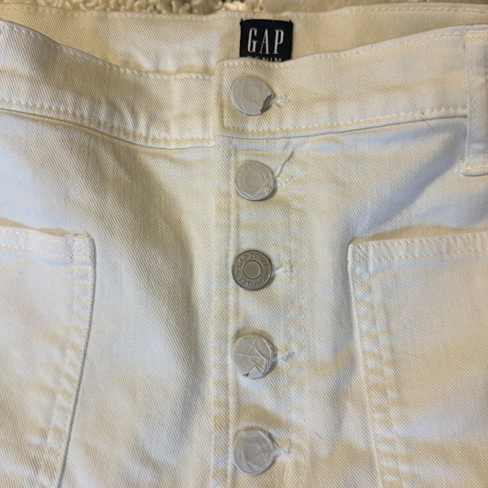 GAP High Rise Shorts - Picture 2 of 5